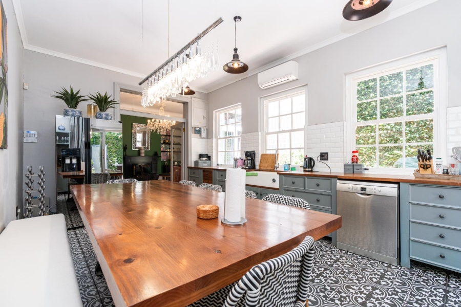 4 Bedroom Property for Sale in Oranjezicht Western Cape